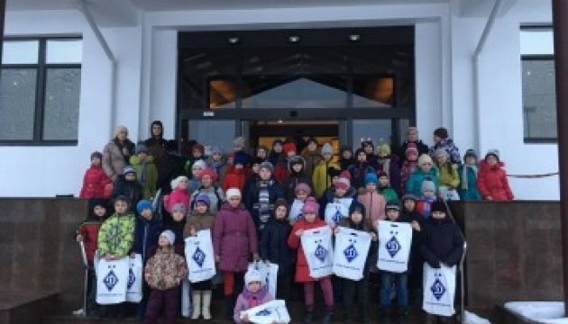 Діти із зони АТО відвідали тренувальну базу київського 