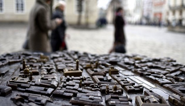 Bronze model of old part of Lviv installed in city center