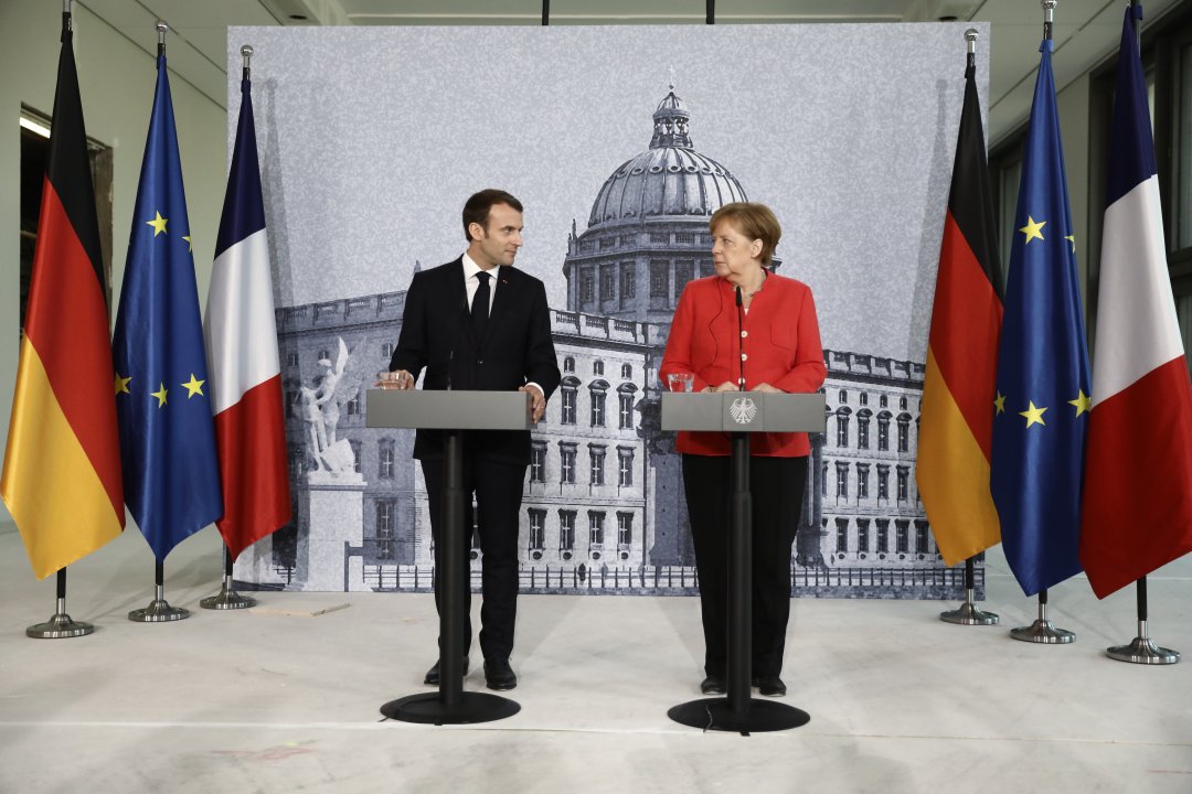 Президент Франції Еммануель Макрон і канцлер Німеччини Ангела Меркель 