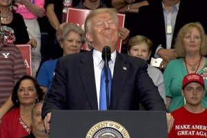 Трамп встретился с Ким Кардашьян: говорили о заключенных