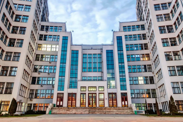 Гідів відправили в подорож дипломатичним Харковом