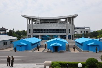 КНДР и Южная Корея возобновили прямую телефонную линию