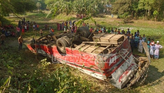 У Бангладеш автобус з’їхав у кювет: 8 загиблих, понад 20 поранених