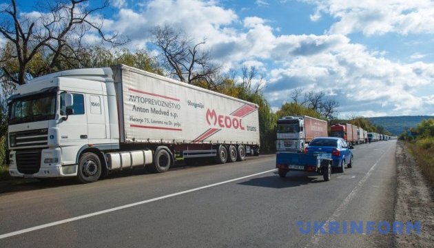 У середньому 20% вантажівок прямує через Київ зі значним перевантаженням - Кличко