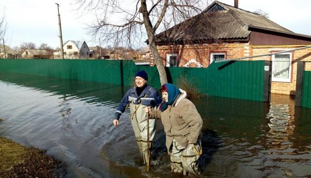 В Охтирці з підтоплених будинків евакуювали 63 осіб