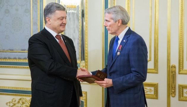 President Poroshenko awards U.S. Senator Portman Order of Merit