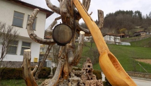 У болгарському селі встановили шестиметровий пам'ятник ложці