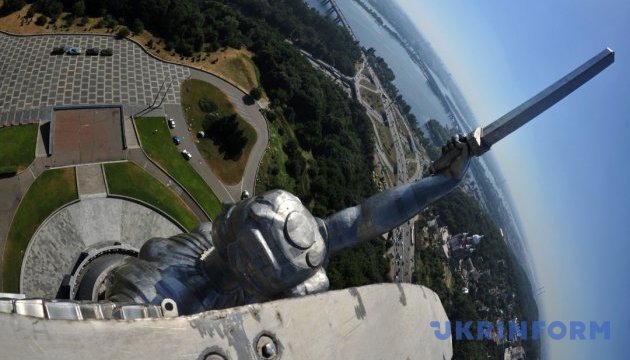 Батьківщина-мати відкрила оглядовий майданчик