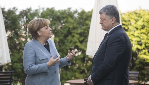Poroshenko holding talks with Merkel