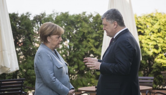 Merkel und Poroschenko erörtern in Kyjiw Donbass, Krim und Situation am Asow Meer