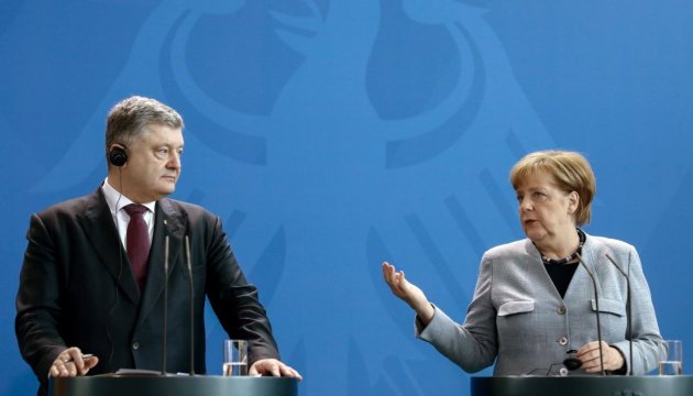 Merkel kündigt Gespräche mit Poroschenko und Macron im Mai an