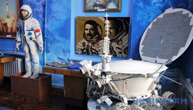 Поїхати у Почаїв, щоби побачити місяцехід і скафандри космонавтів