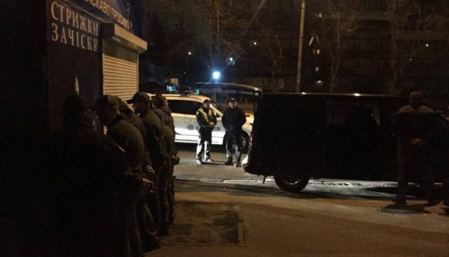 У Києві затримали 12 підозрюваних у розбійному нападі на розважальний заклад