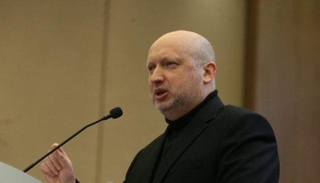 Turchynov: Creación de armas para la disuasión debería ser una prioridad