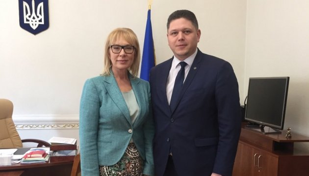Омбудсмен і керівник ДМС відвідають Донецьку і Луганську області
