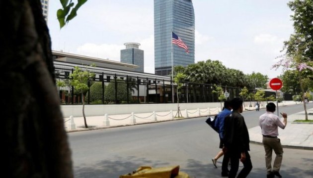 Посольство США у Камбоджі звільнило працівників за поширення порно у чаті - ЗМІ