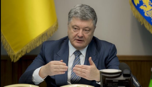Poroshenko asks Constantinople to grant autocephaly to Ukrainian church