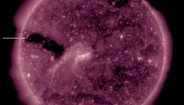 Учені зафіксували появу корональних дір на Сонці