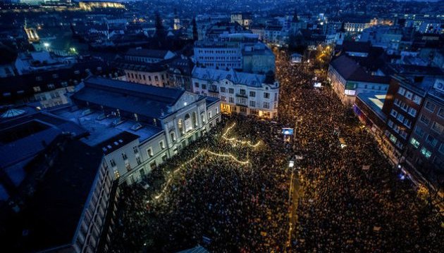 У Братиславі через вбивство журналіста протестували 30 тисяч словаків