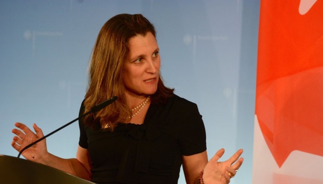 Freeland: Canadá continuará manteniendo la presión sobre Rusia