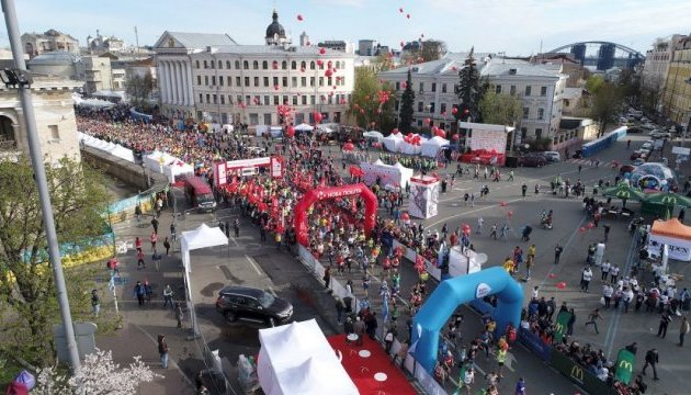 Понад 11 тисяч бігунів вийдуть 22 квітня на старт традиційного Київського півмарафону