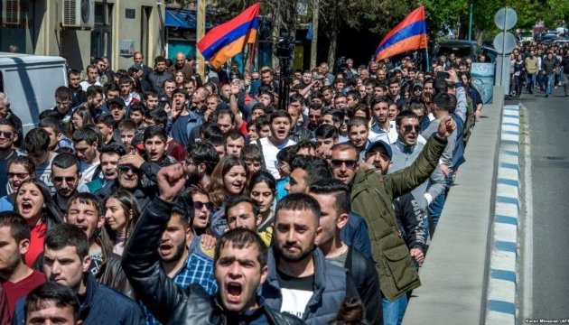 Схоже, і “оксамитова” революція у Вірменії приречена на поразку