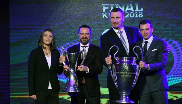 Zeremonie der Übergabe der Cups der UEFA Champions League am 21. April in Kiew