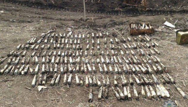 Під Ясинуватою знайшли схрон з 300 артснарядами