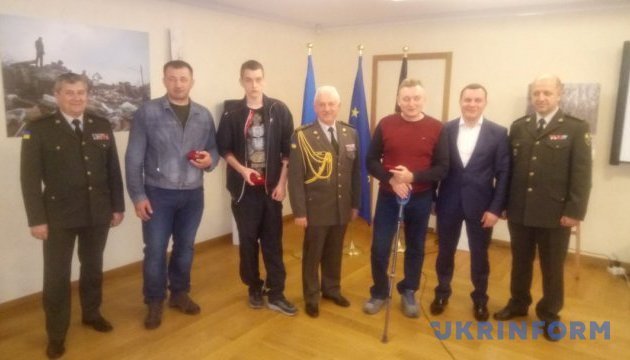 Ukrainian community in Brussels award wounded ATO servicemen