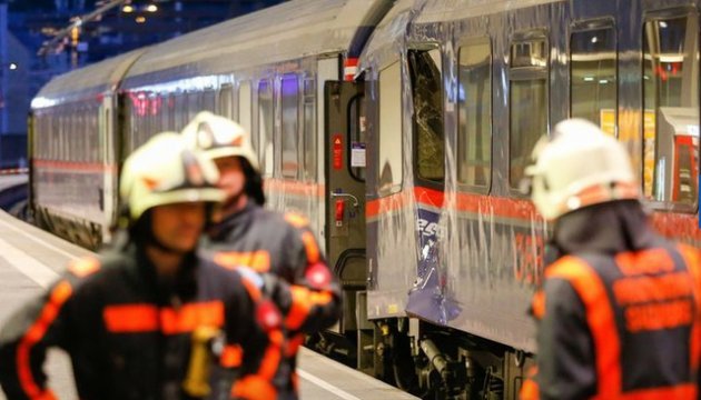 В Австрії на вокзалі зіткнулися потяги, близько 40 постраждалих