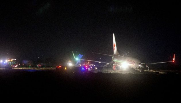 У Непалі літак з'їхав зі злітної смуги, аеропорт закрили 