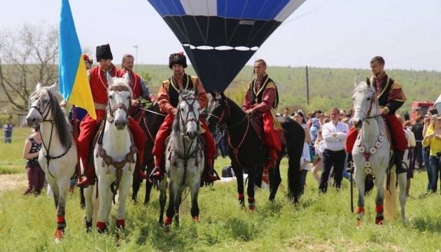 Авіашоу, козацькі баталії та гирьовий рекорд: Херсонщина потужно відкриє туристичний сезон