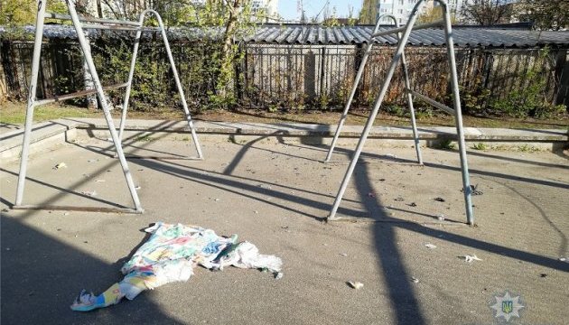У Києві на спортмайданчику стався вибух