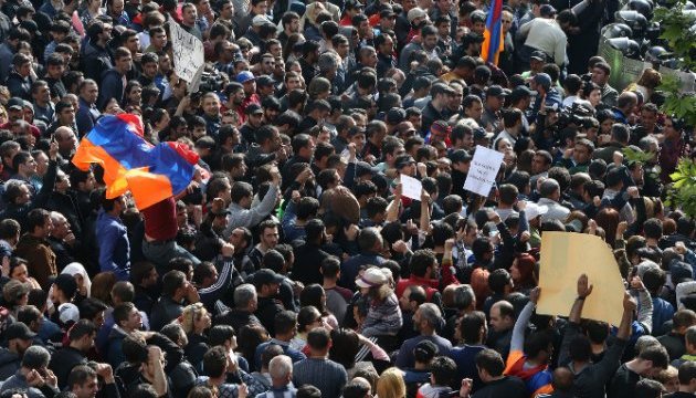 До акцій протесту в Єревані приєдналися студенти 