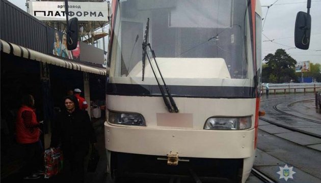 У Києві підлогу трамвая пробила запчастина й поранила пасажирку