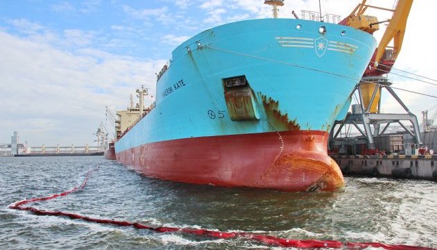 第一艘装载植物油的出口船只从尼古拉耶夫码头发运
