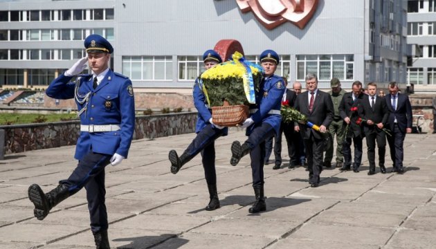 Порошенко у Чорнобилі вшанував пам’ять загиблих на ЧАЕС