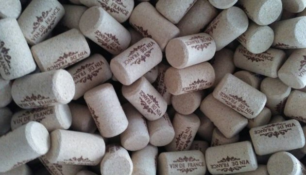 На Херсонщині викрили виробництво фальсифікованого елітного вина на експорт