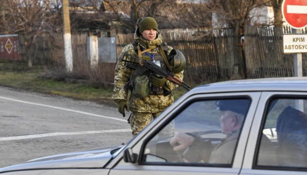 Україна заборонила іноземним журналістам в’їзд до окупованого Криму