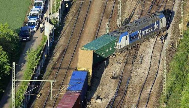 В Германии поезд сошел с рельсов - убытки оцениваются в миллионы евро В Германии поезд сошел с рельсов - убытки оцениваются в миллионы евро