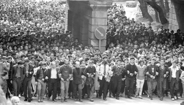 Стотисячна демонстрація протесту в Тбілісі