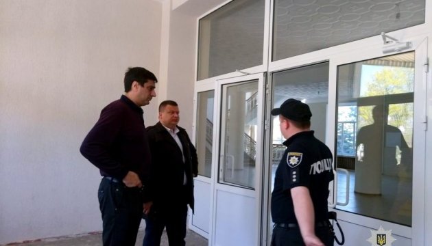 Вибори в ОТГ: поліція Харківщини відкрила дві справи щодо підкупу виборців