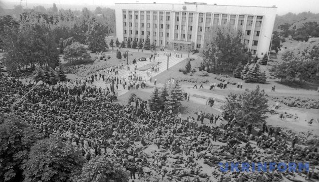 На фото: страйкарі під час акції протесту. З архіву Укрінформу.
