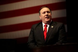 Як Майк Помпео “підчищає” за Дональдом Трампом