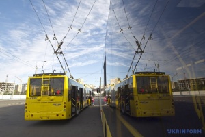 Киянам пояснили, чому гроші за проїзд у транспорті списуватимуть за дві поїздки