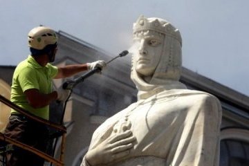 基辅市奥尔加大公夫人雕像焕然一新