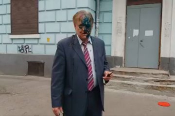 У Києві російського дипломата облили фекаліями і зеленкою — ЗМІ