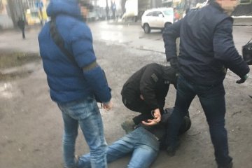 СБУ викрила злочинців, які видавали себе за військовослужбовців ЗСУ