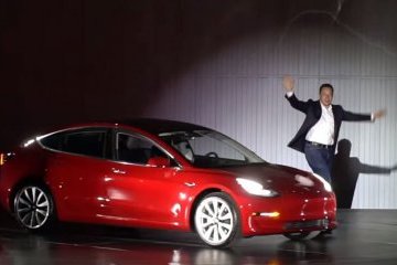 Електрокар із двома моторами: Маск розповів про новинку від Tesla