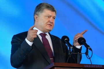 Порошенко привітав держслужбовців з професійним святом